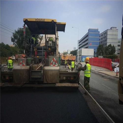 專(zhuān)業(yè)承接廣州學(xué)校瀝青路面攤鋪 工廠瀝青道路施工工程廣惠交通