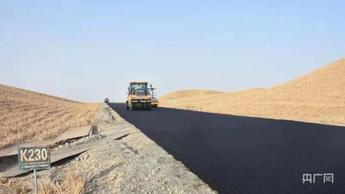 尉犁至且末沙漠公路項目瀝青路面工程全線貫通