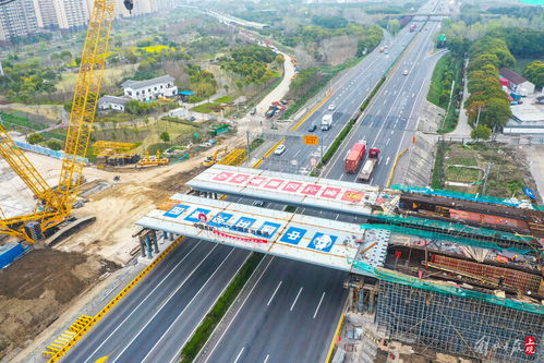 連接寶山羅店和顧村大居 陸翔路新建工程完成跨g1503高速鋼結構吊裝