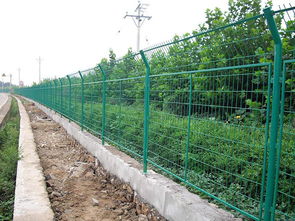 高速公路隔離柵報價、廠家選擇及路橋附屬工程建筑勞務分包指南